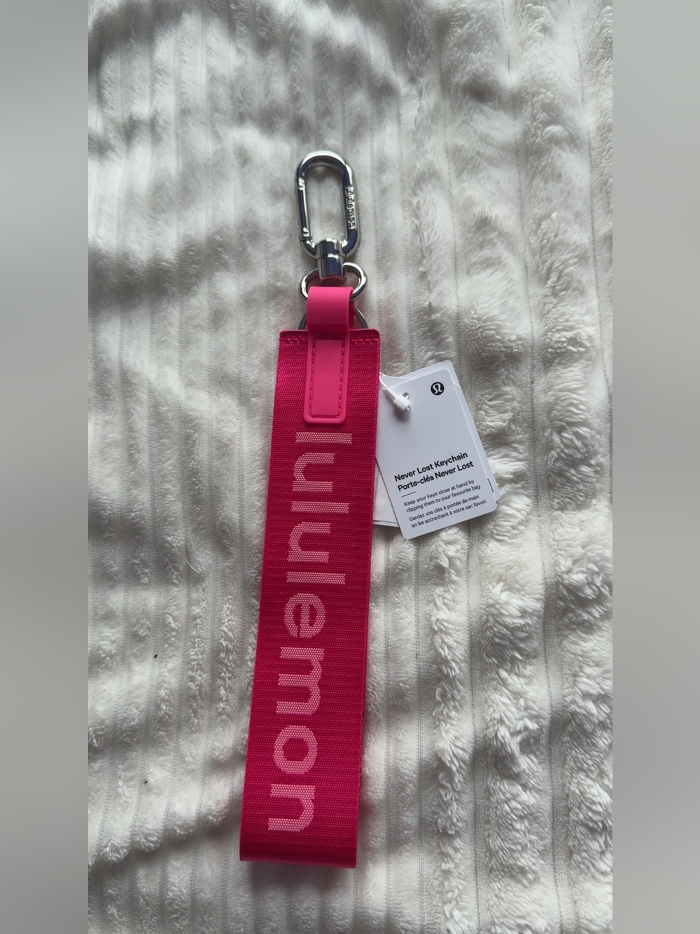 ✨LULULEMON Never Lost Keychain - Flamingo Pink/Pink Pearl/ Silver